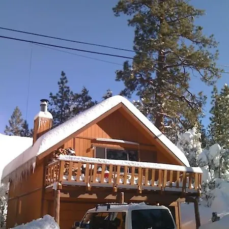 Romantic Open-Beam Cabin Fireplace Direct Garage